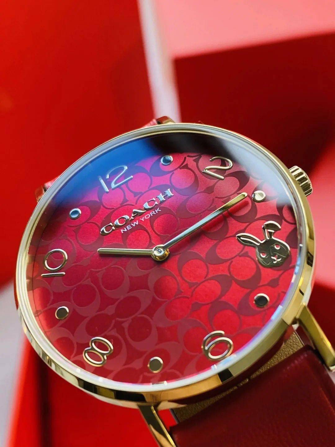 买1送2:coach兔年限定手表!直降1000元,美到窒息,没有女生能拒绝!