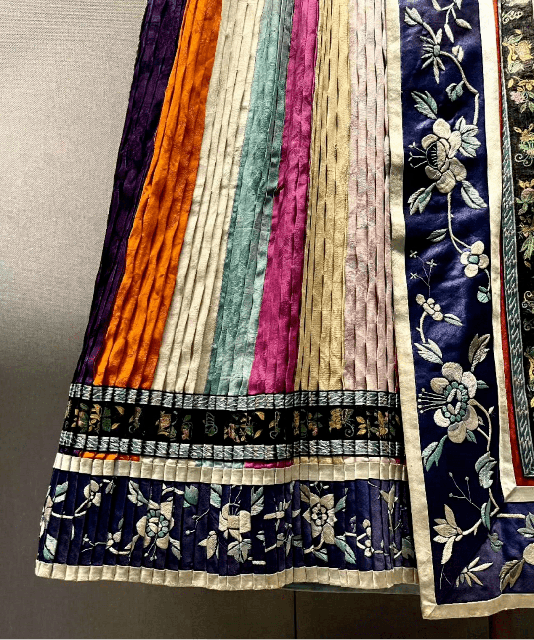 【色丝绣艳】芰荷为衣丨马面裙_凤尾_装饰_百褶