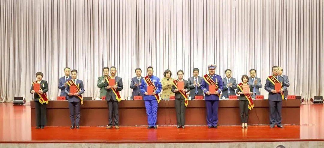 辽阳市庆祝五一国际劳动节暨辽阳五一劳动奖和辽阳工人先锋号表彰大会