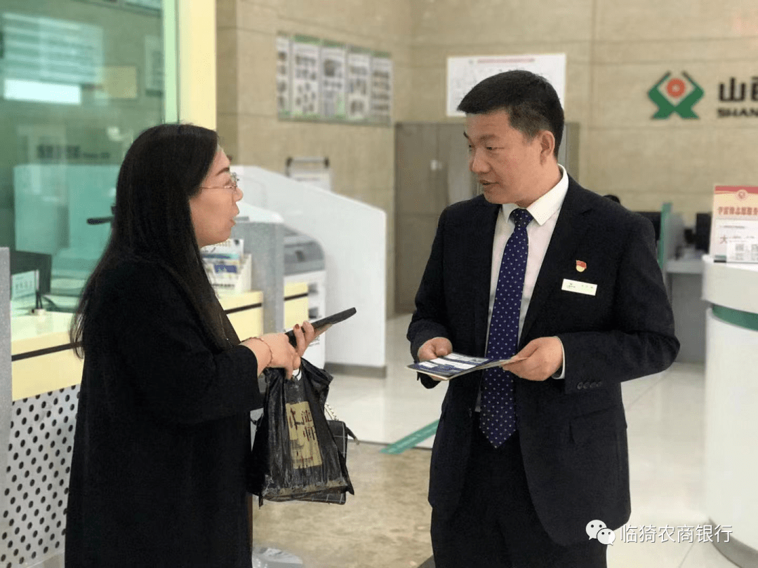 【服务文化】行长上柜台，贴心服务一如既往客户营业银行 