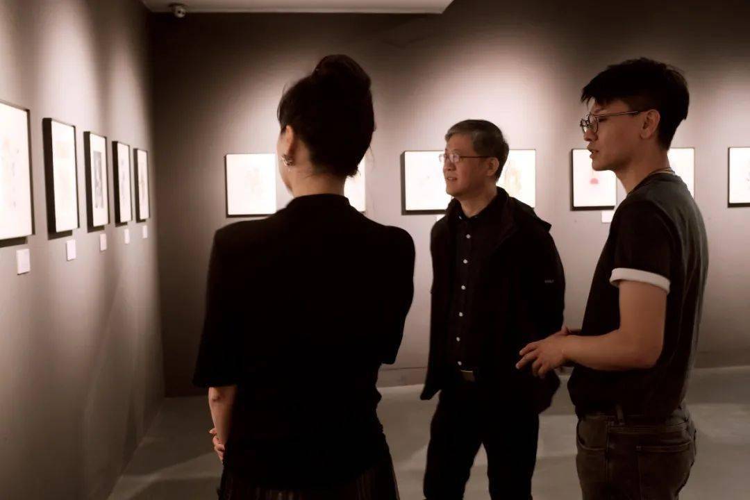 展讯| "笔笔皆时——袁春然的时装插画展"_时尚_展览_作品