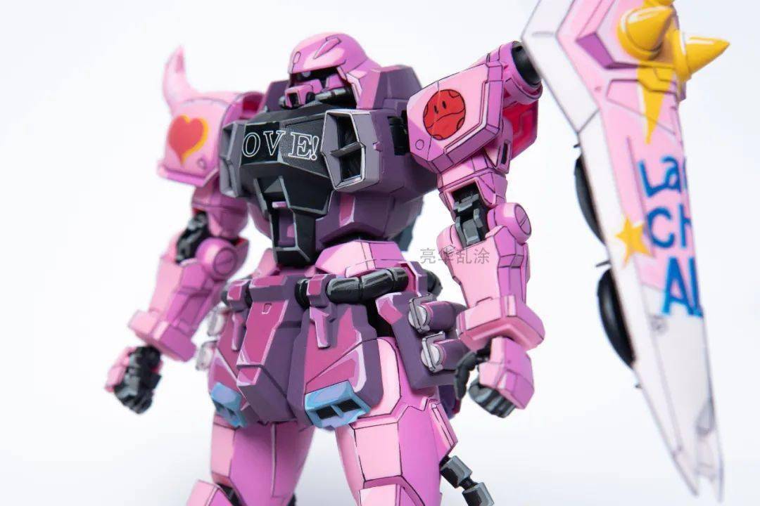 猛男最爱粉,演唱会扎古勇士二次元涂装_公众_来稿_运营