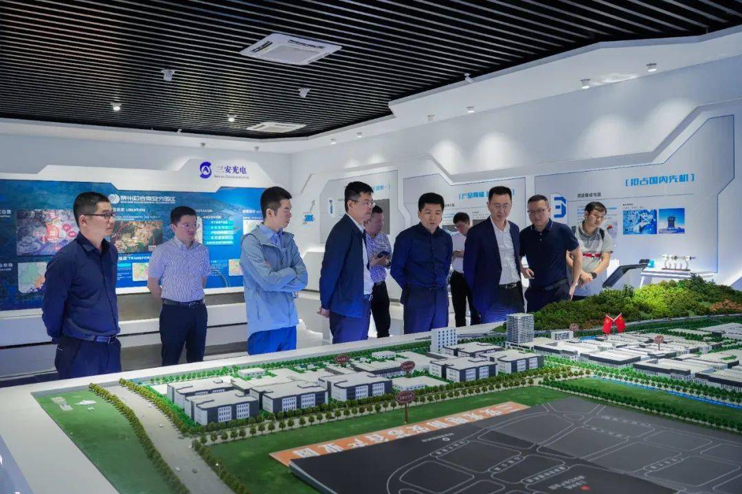 泉州三安高端半导体项目考察组先后前往泉州三安高端半导体项目,海峡