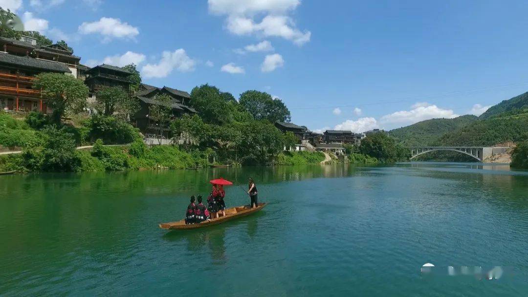 菊黄,桑麻绿春风化雨,雨落田园麻江县乌卡坪蓝梦谷景区一角修宽了那条