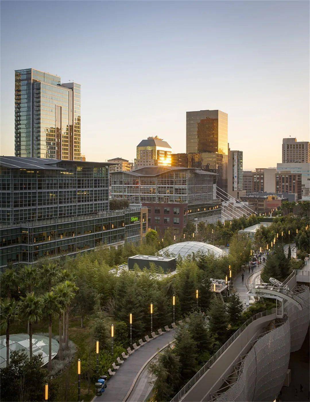 横跨4个街区的屋顶公园-美国salesforce transit center park / pwp