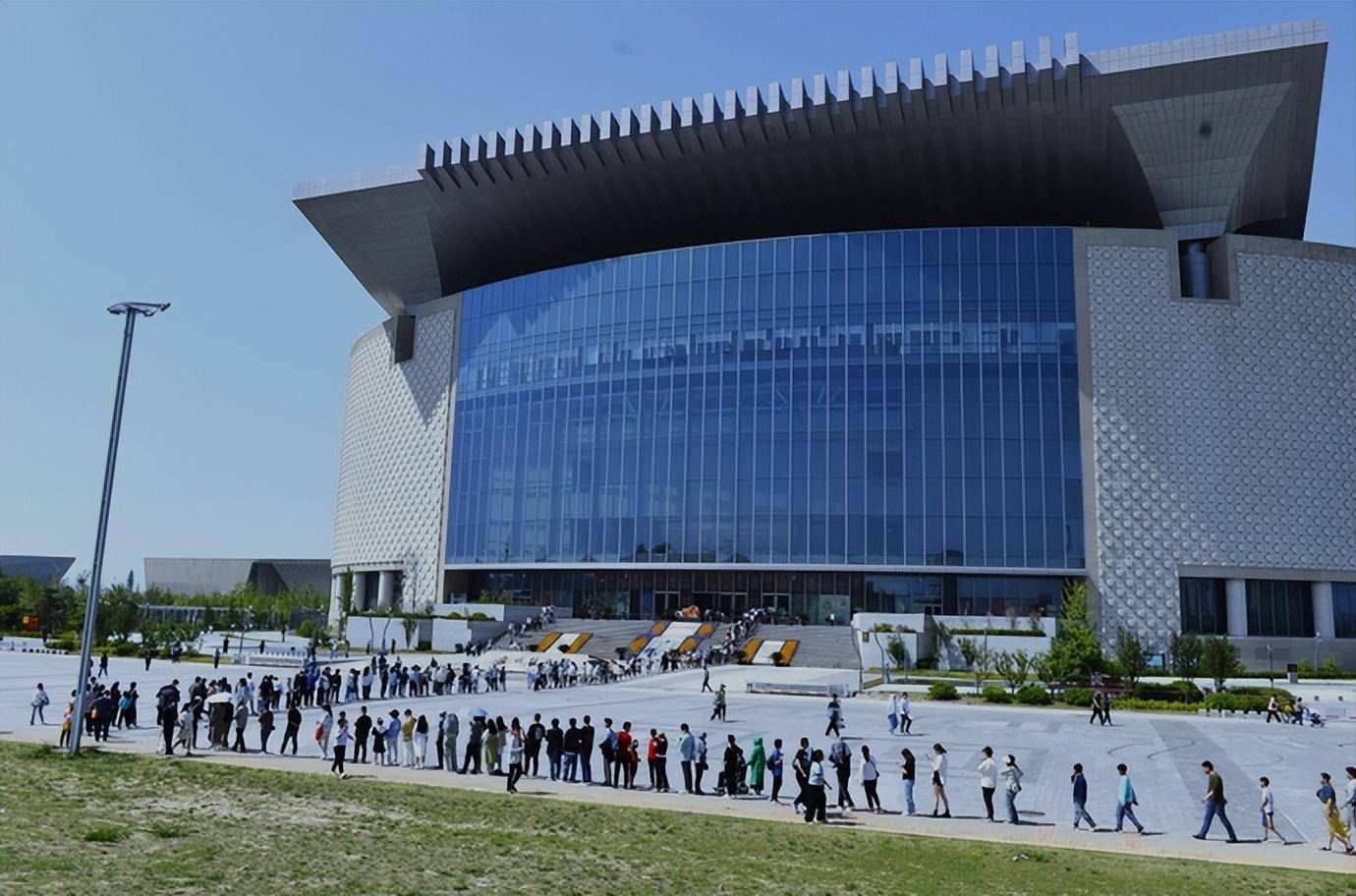 挑战成功的观众获得郑州大剧院演出门票,郑州博物馆杜甫文创纪念本