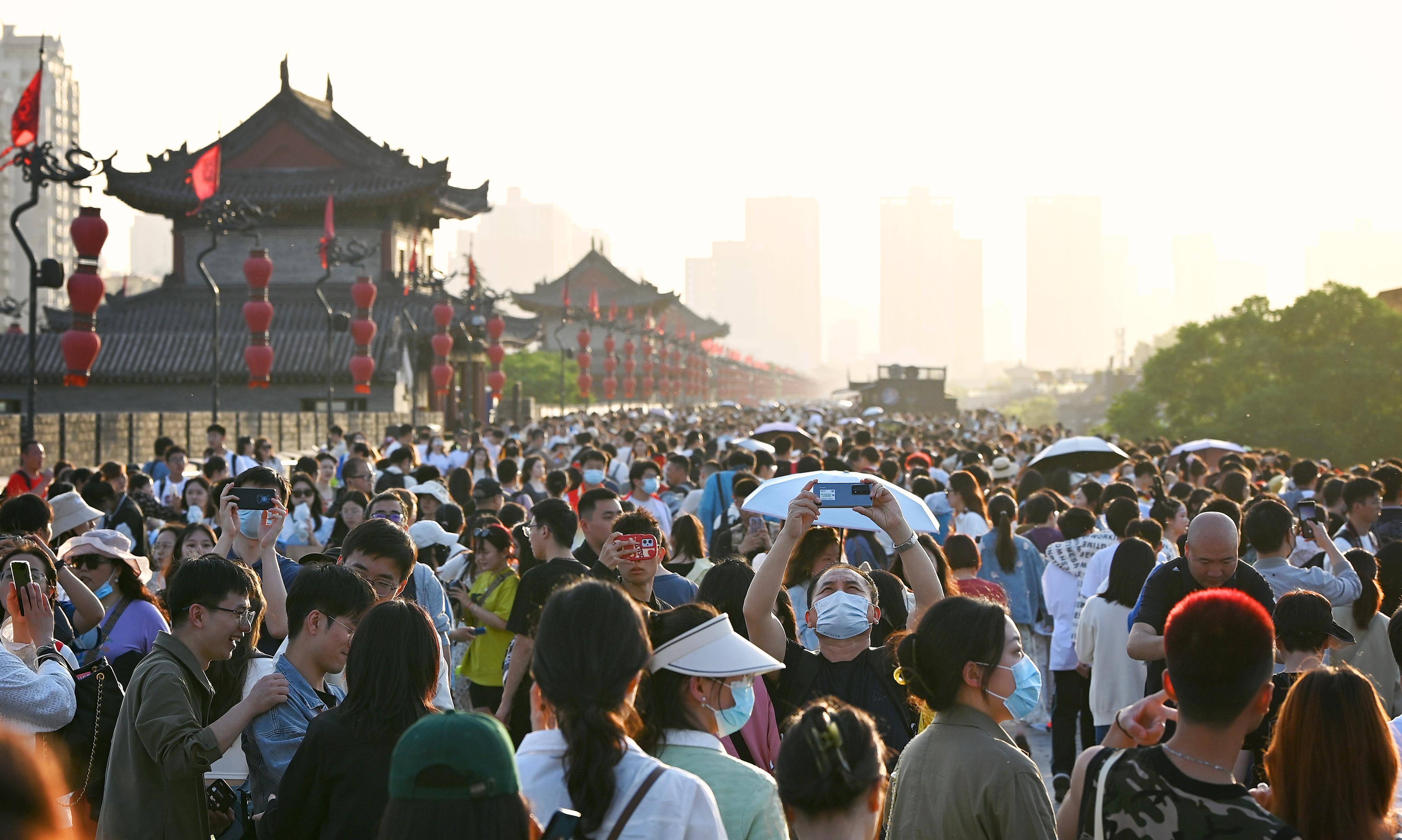 社会 西安城墙景区五一旅游火热