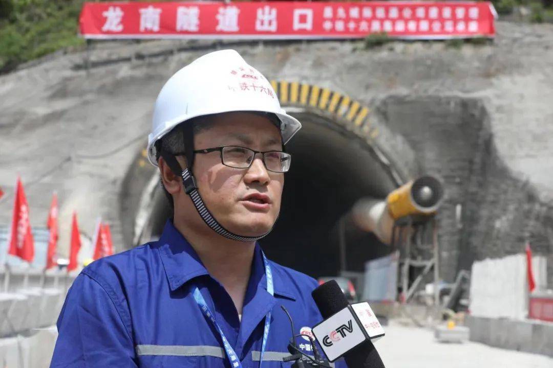 先后参与过掌鸠河,清水海,昭永公路等重难点工程建设,负责的牛栏江