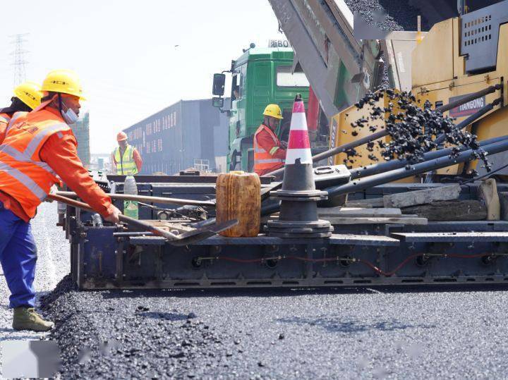 浙江:百名建設者堅守工地趕工期_施工_項目_工程