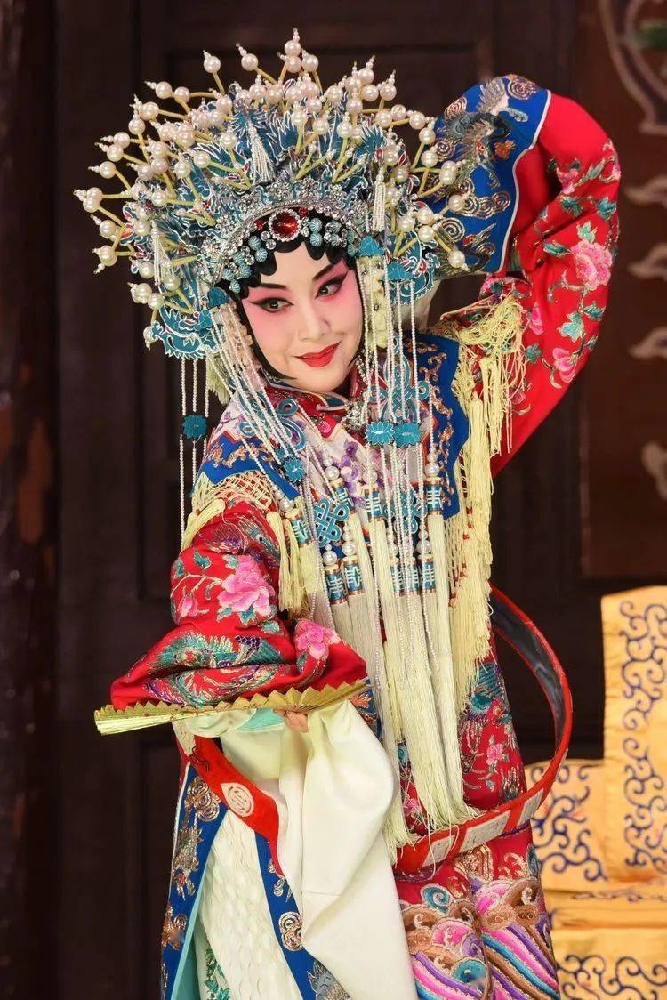 梅兰芳艺术基金会会员,天津市戏剧家协会会员曹馨月老师为学生讲座