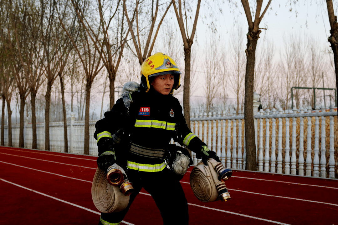护航"五一"丨消防员用坚"守"诠释劳动最光荣_救援_生命_工作