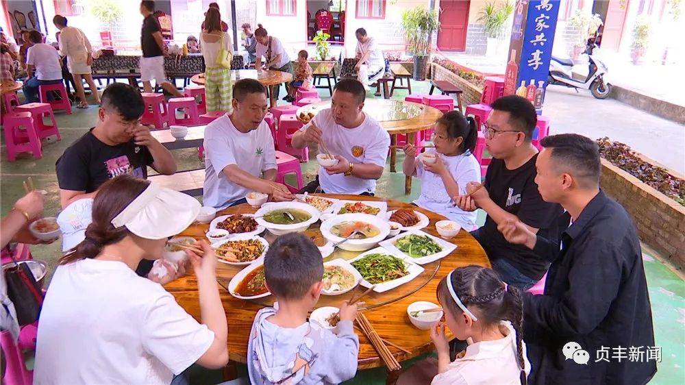 贞丰：“五一”假期农家乐生意红火开云体育 开云官网(图3)