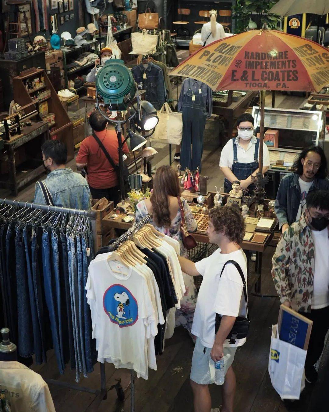 carnival呢,就是标准的大型买手店风格了,园区内这家是他们的旗舰店