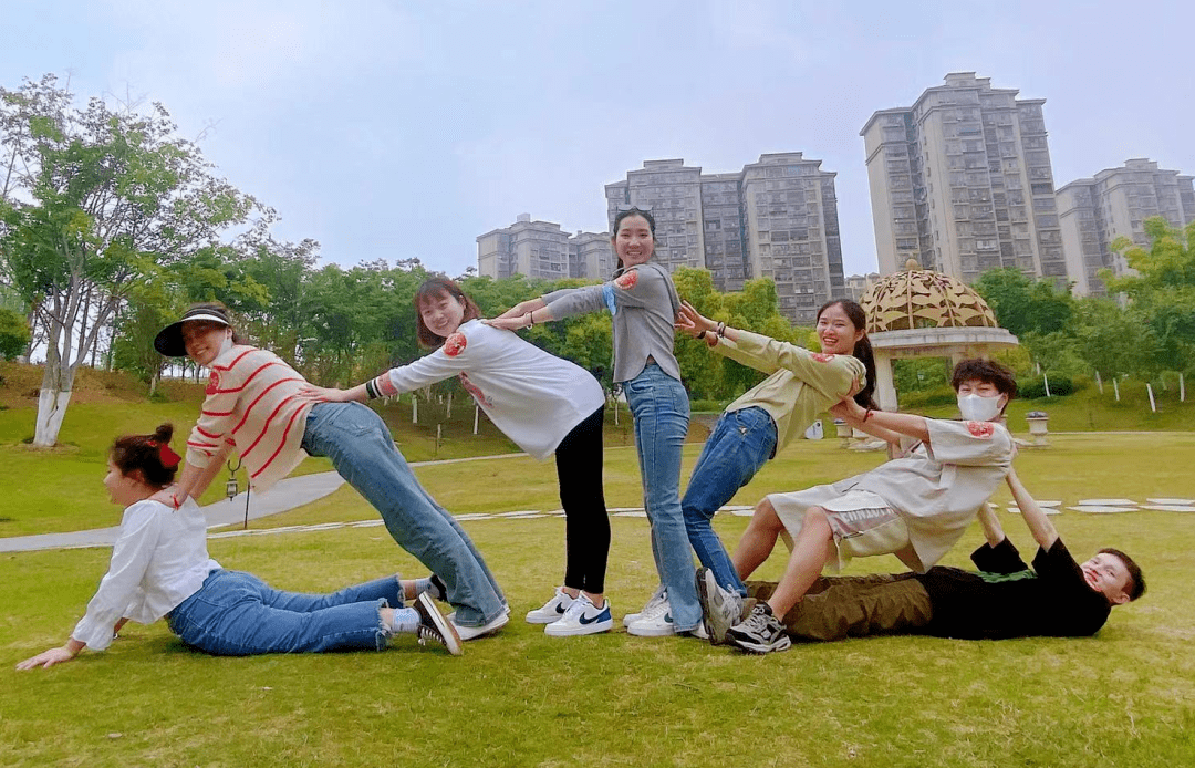 踏青出游——巢湖深业诚毅地产有限公司开展户外团建活动