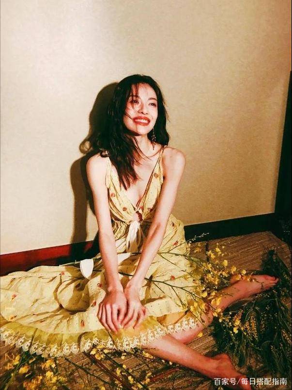 裙子里别穿“安全裤”了太土！今夏流行这样穿米乐M6 M6米乐优雅时髦显气质(图4)