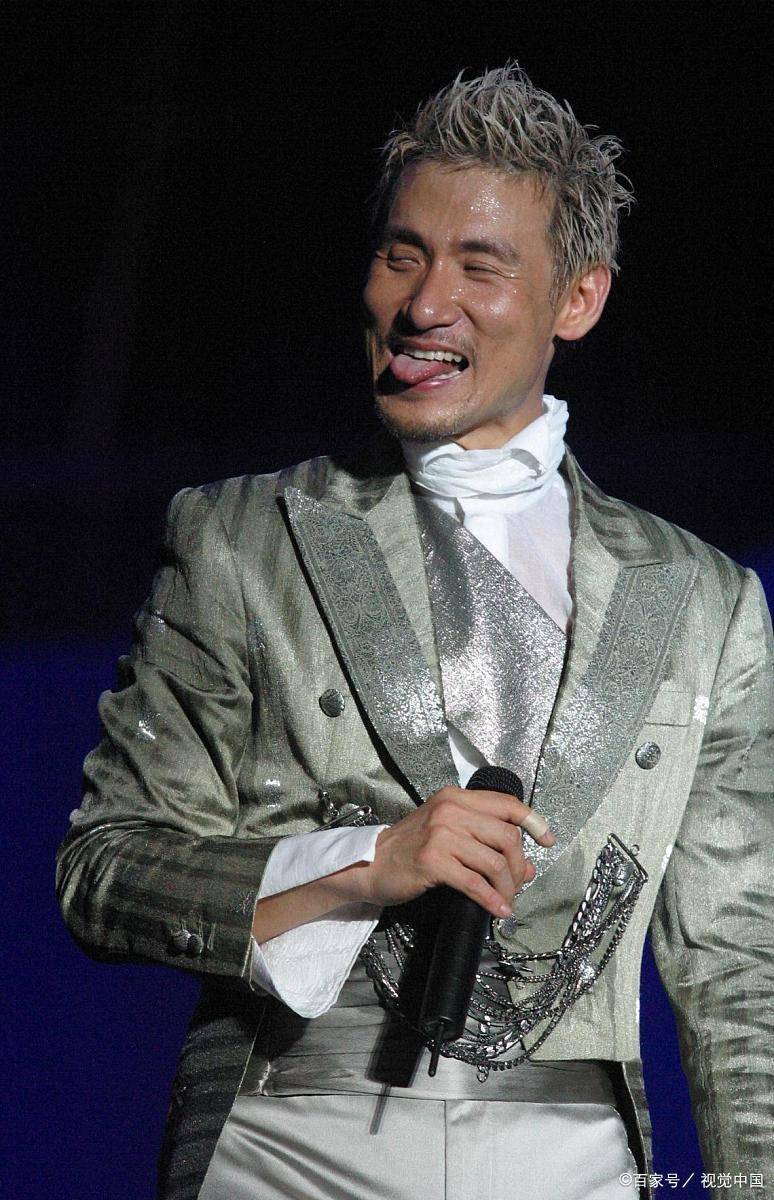 歌神张学友探班周杰伦,两大天王再次同框,周董惊喜,谢谢学友哥_音乐