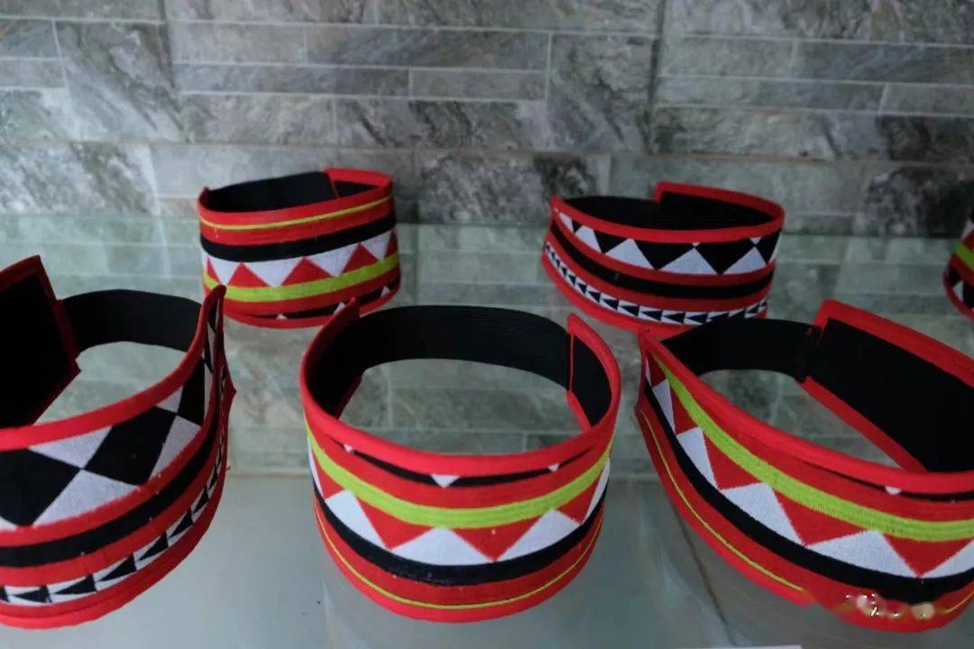 拉祜帽,头饰双江拉祜族将日常生活用品结合拉祜文化元素的灵感,制作出