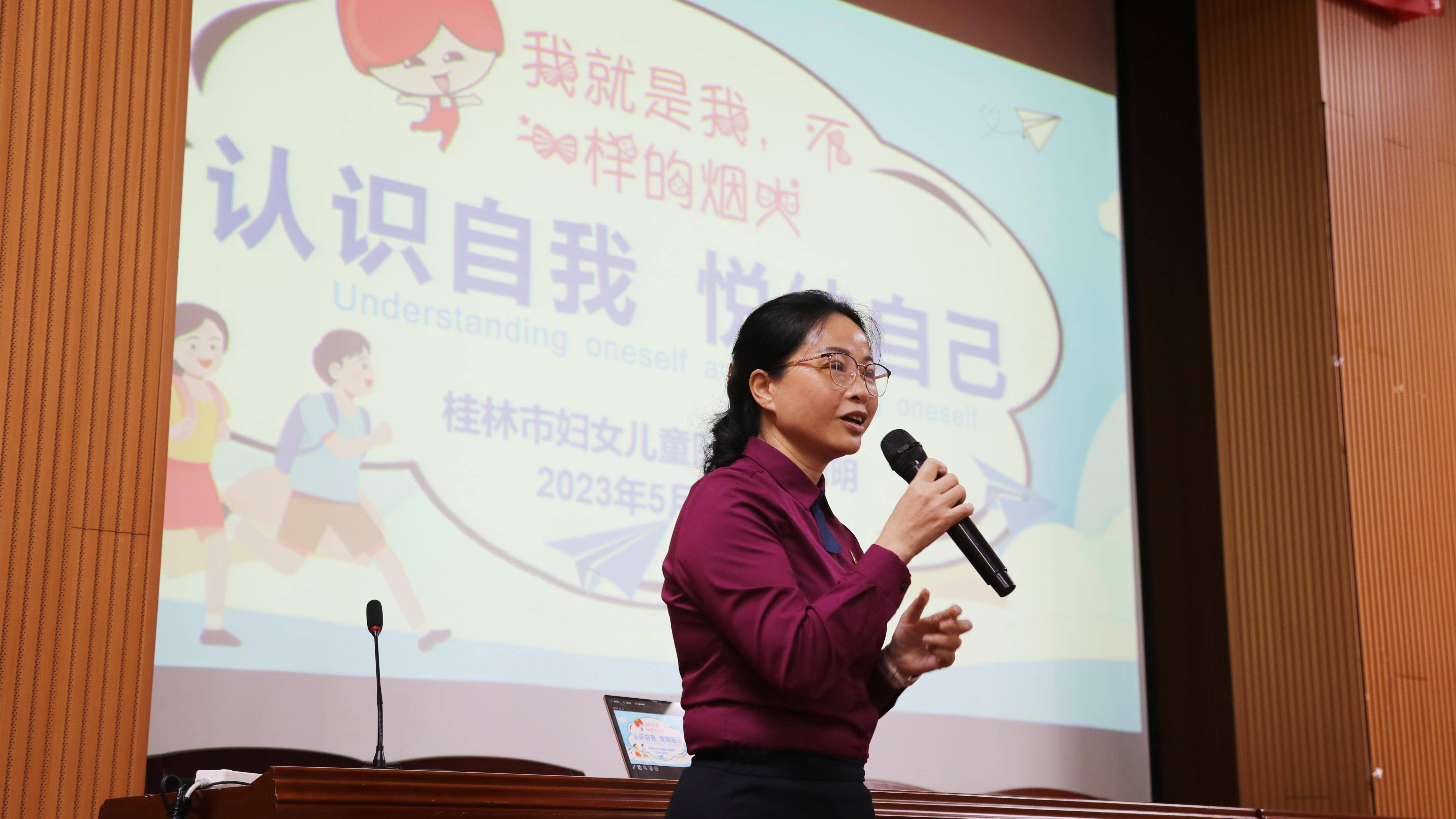 叠彩公安携手桂林市妇幼保健院走进宝贤中学