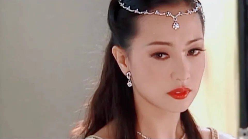 不鼓励,但台湾名媛炫起富来是真敢啊!_孙芸芸_关颖_蔡依珊