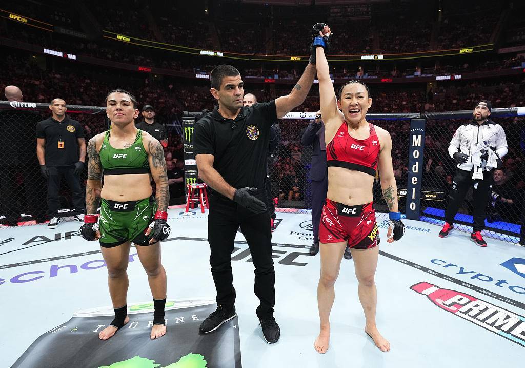 中国UFC选手，除了张伟丽还有摆过地摊的闫晓楠_比赛_时候_北京