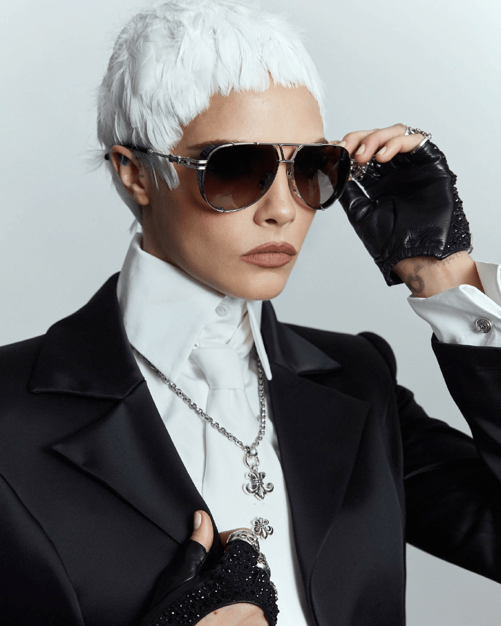 cara delevingne归来:走出低谷,参演《美恐》_kim_emma_roberts