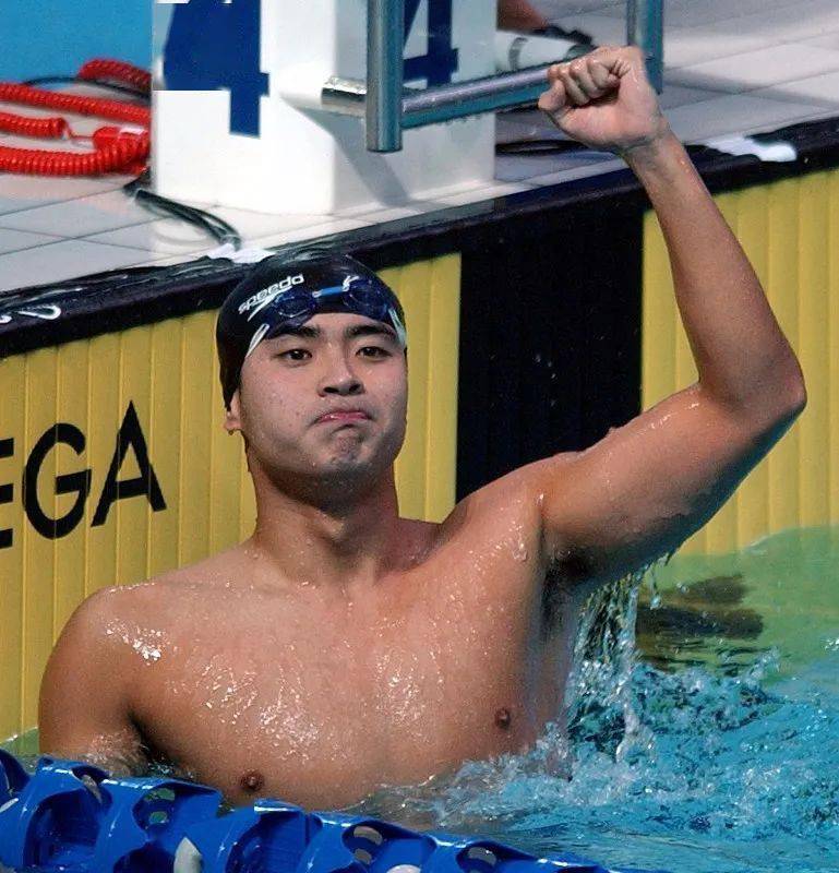 35岁老将吴鹏参加自由泳比赛,全程游蝶泳._游泳_男子_梦想