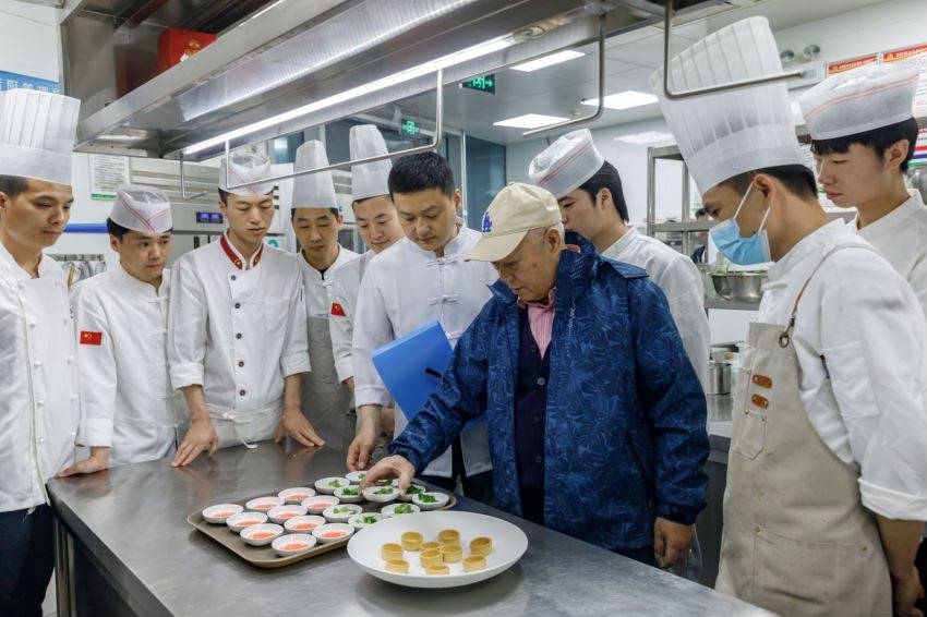东亚春恢复之前,北京历史上的"八大春"只有淮扬春和同春园依然在经营
