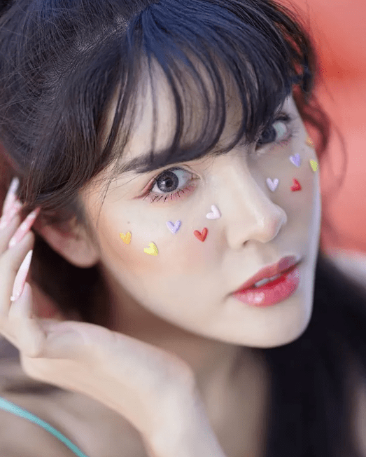 泰国跨性别界的传奇妮莎姐,曾出演《人妖的忠诚》mv_nutt_油管_奖学金