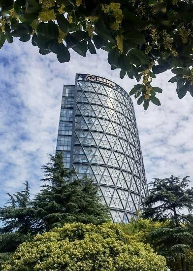 应期而开,香郁久远;有1992年5月29日由日本静冈新闻社社长和浙江日报