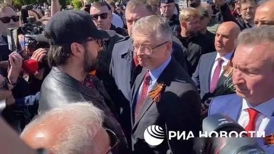 俄媒：因被示威者阻挠，俄驻波兰大使被迫放弃在华沙公墓献花