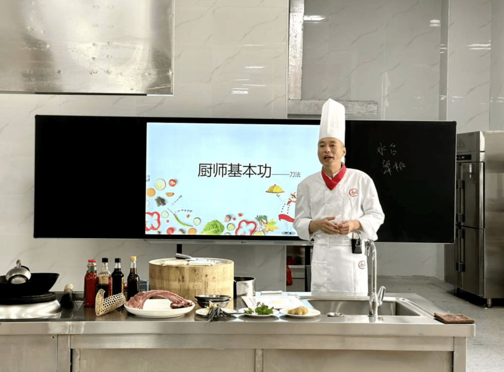 与“食”俱进!六安这所学校请名厨进校园_活动_演示_发展