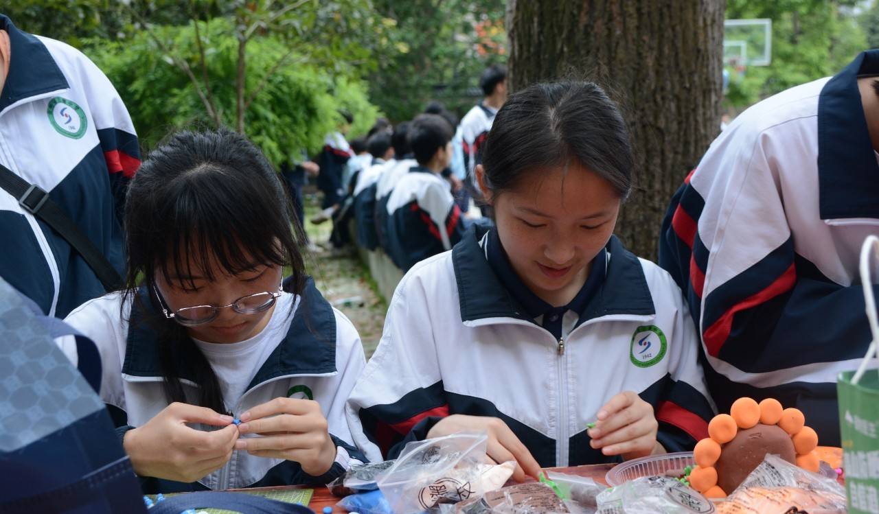 三穗中学举行第十二届校园科技·艺术节