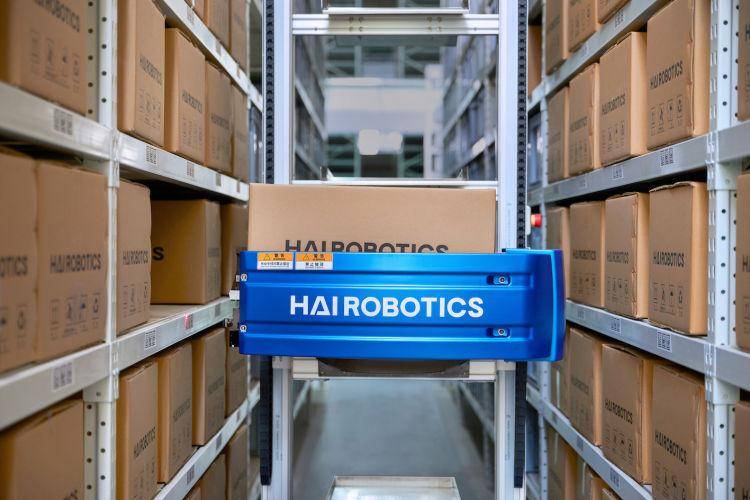 杨穗梅介绍,海柔创新为利丰供应链量身定制a42箱式仓储机器人 haiq