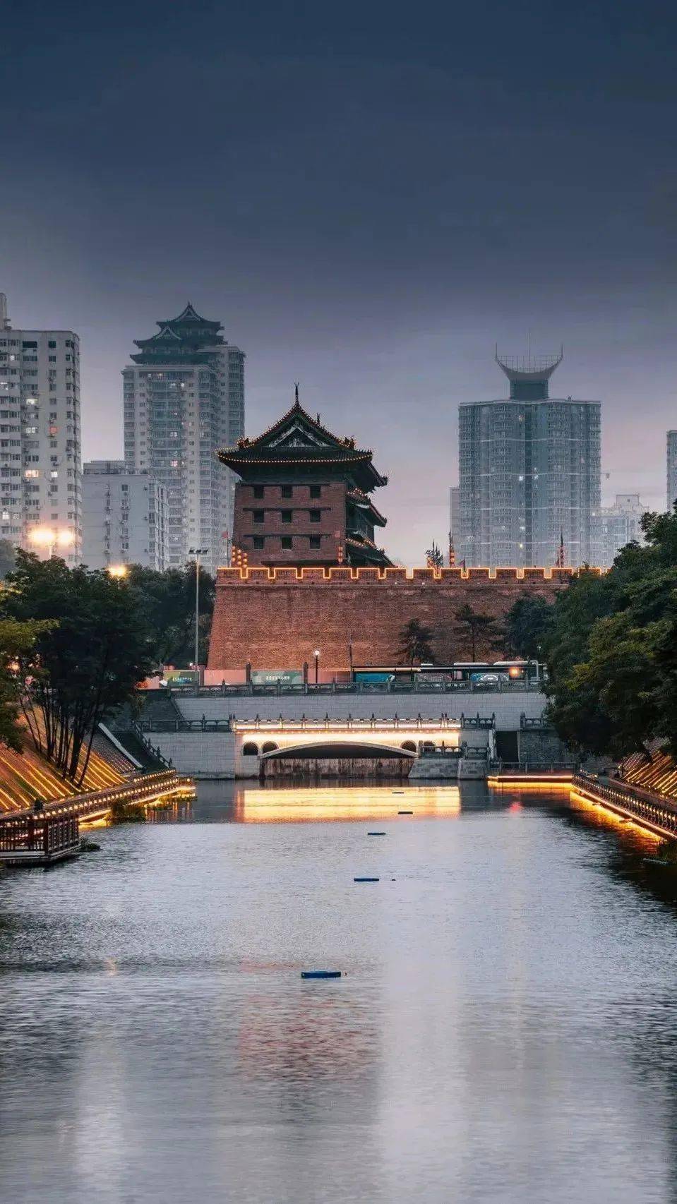 烟雨城墙 | 邂逅雨中的古城风韵_西安_雨水_长安