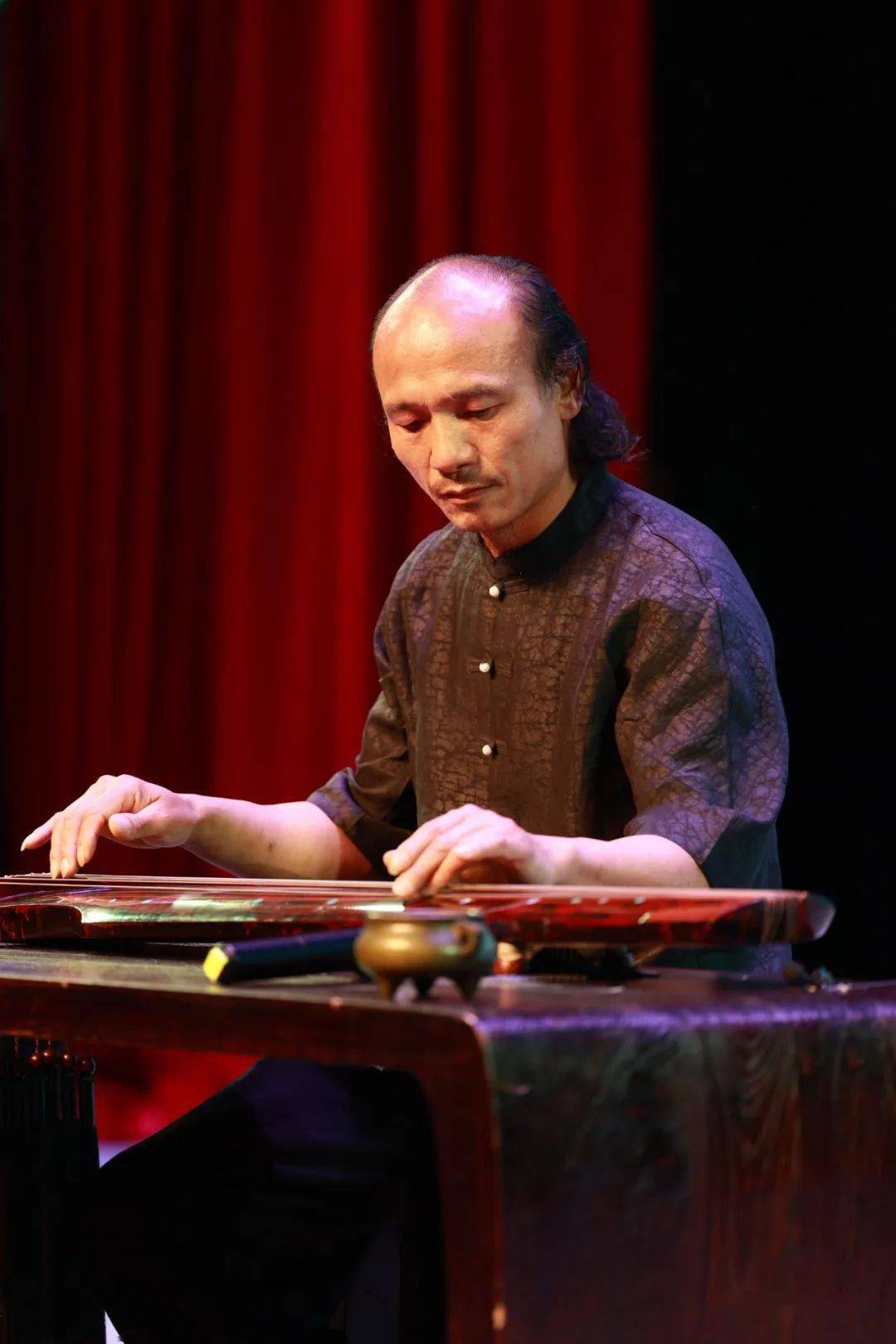 张佳苗女士演奏《山水情》古琴演奏家吴明涛先生《鸥鹭忘机》来自上海