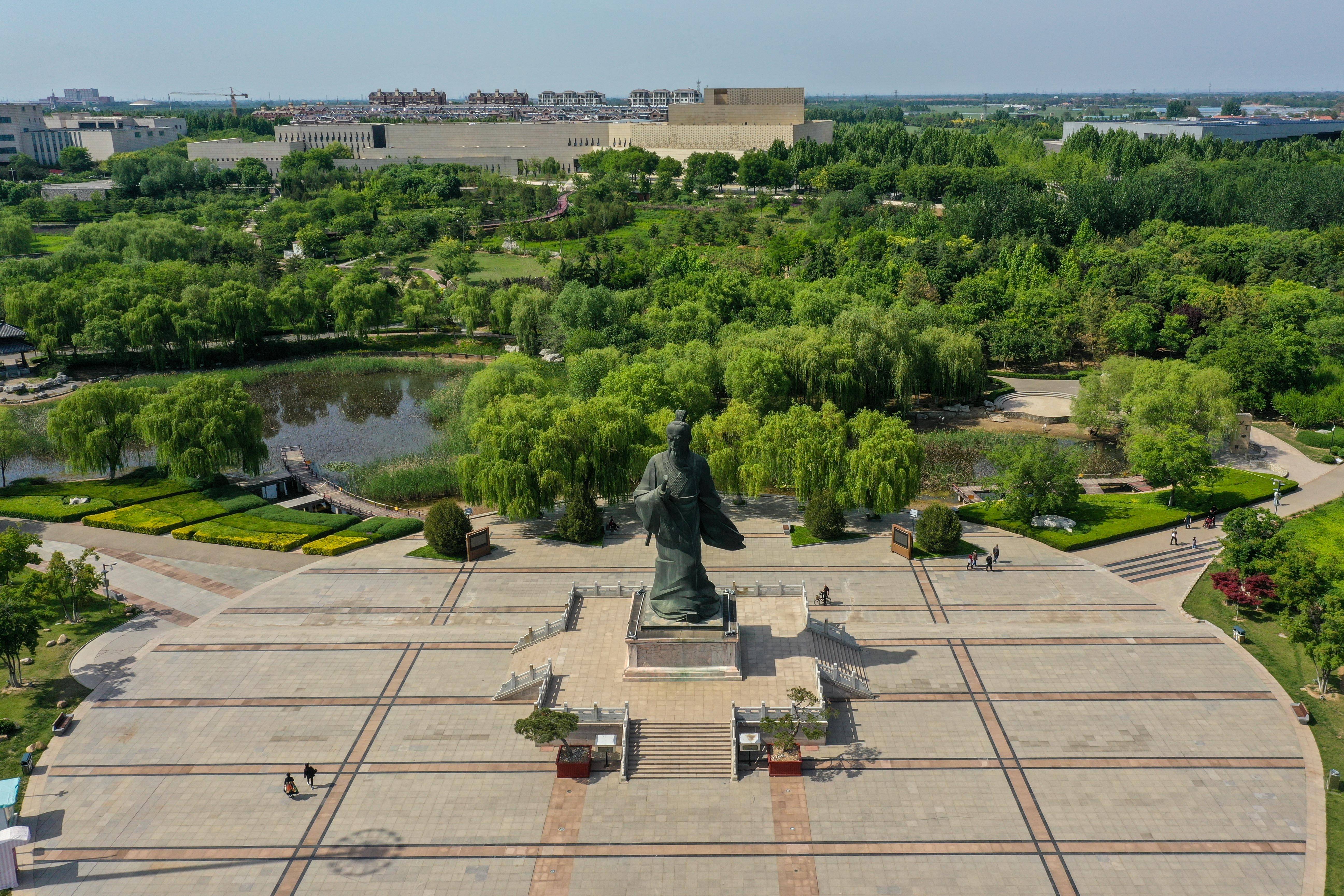 这是位于淄博市临淄区的太公湖公园(5月8日摄,无人机照片.