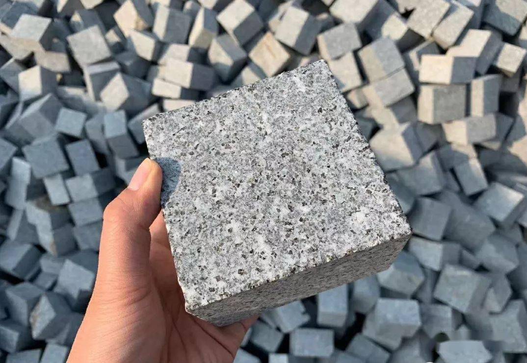 冰裂纹vs马蹄石,哪种铺装效果更好看?_石材_进行_马赛