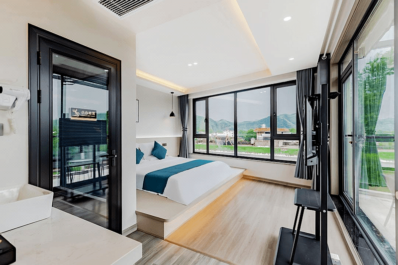 民宿空间大而明亮月亮湾水韵山庄坐落于月亮湾生态旅游风景区,离宣城