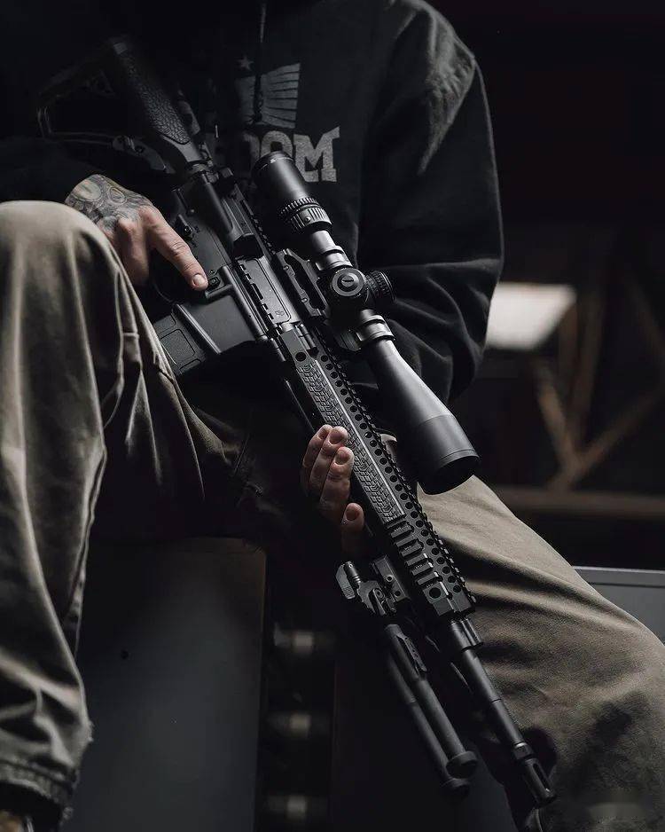 【枪械艺术美图】昏暗的夜空里 唯有它是最亮的那颗星