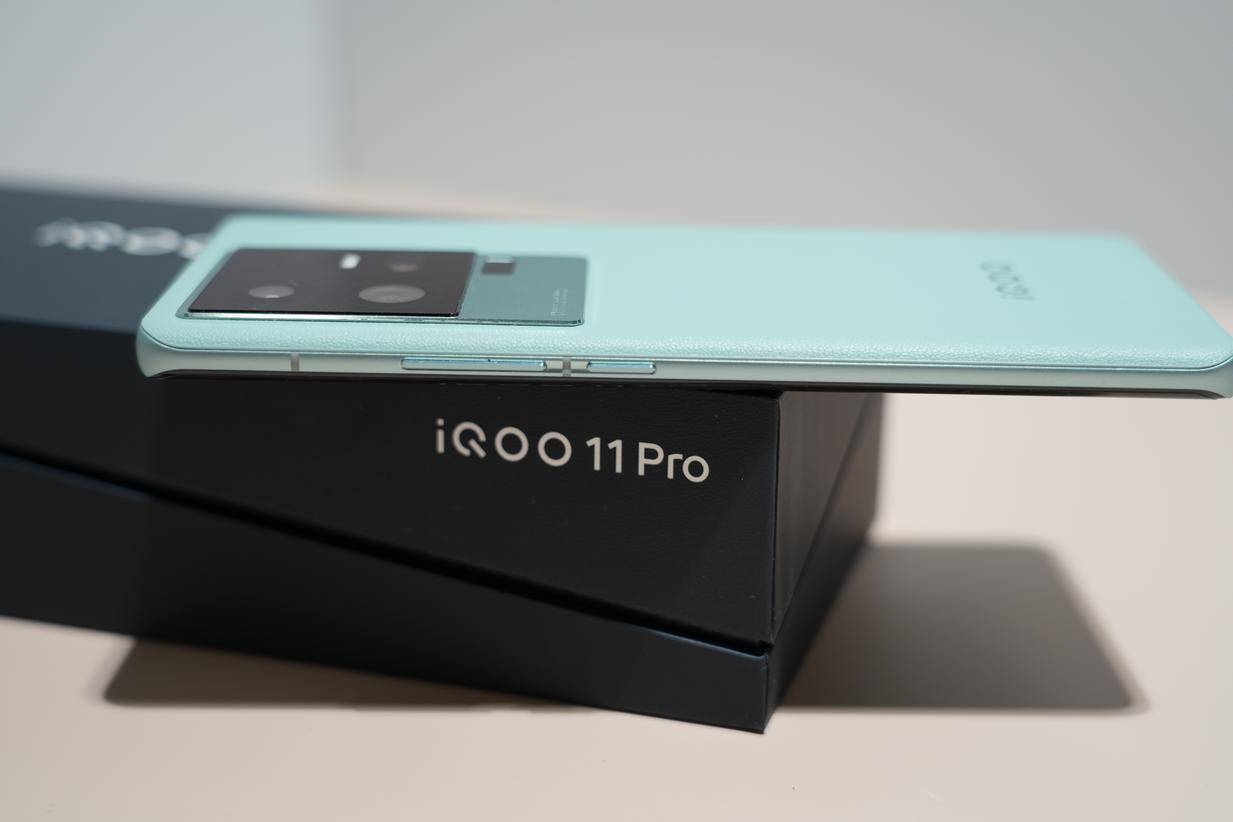 「iqoo 11 pro:高性能智能手机背后的科技细节」_屏幕_vivo_的设计