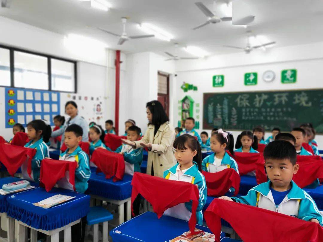 你好,少先队!——文林学校开展一年级队前教育活动