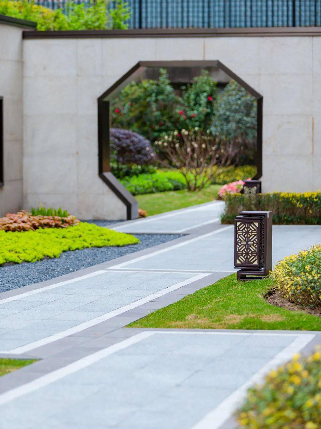 夏日榴花深秋红叶,寒冬落木,皆引人入胜宜宾邦泰·天誉西昌邦泰·花熙
