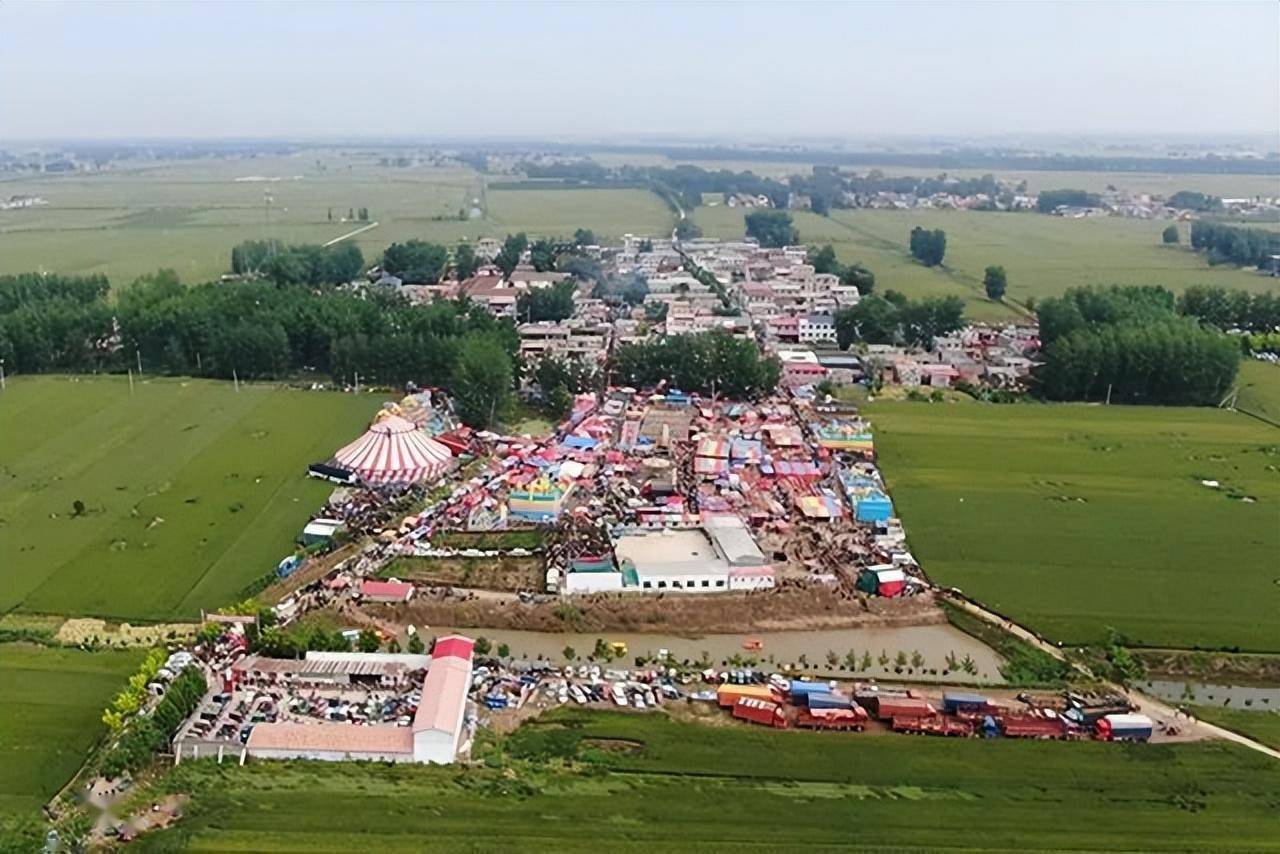 农历三月十八,上蔡县摄影家协会组织5名摄影师前往上蔡县塔桥镇白圭庙