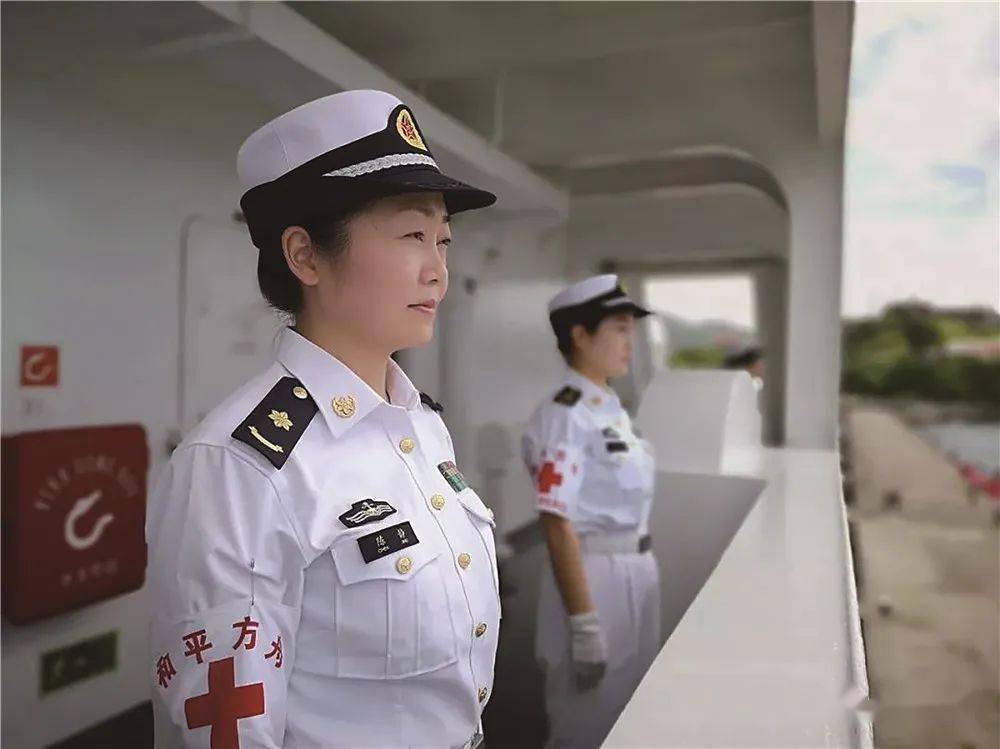 唯一获此殊荣的白衣战士系此届中国军队医疗战线兼血透室护士长陈静在