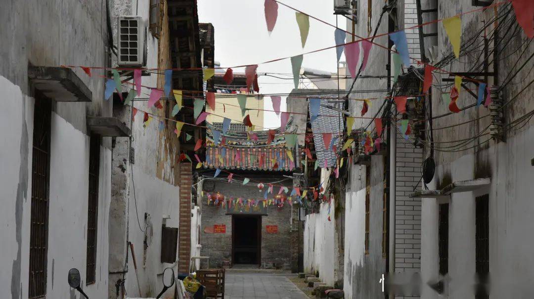 "沉浸式"打卡浛洸镇!英德50余名青年一同漫步在这个古镇街巷!