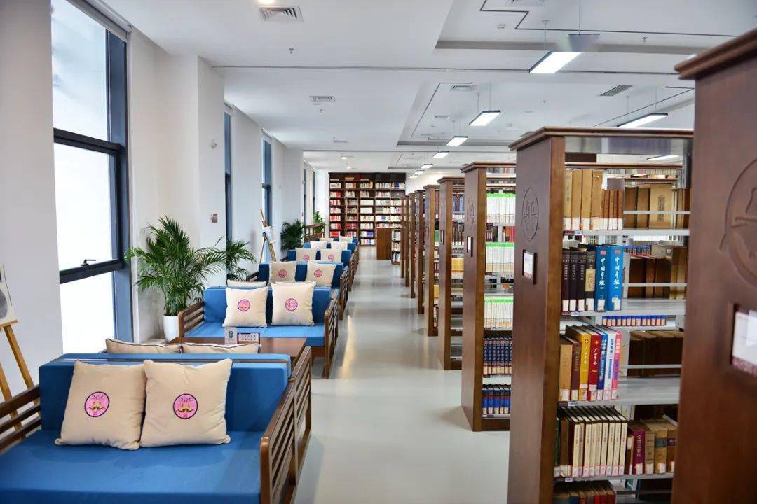 广西自治区图书馆 来自搜狐网