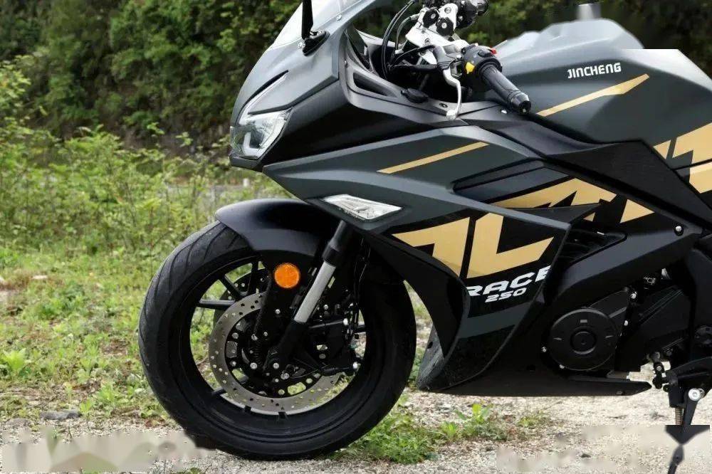 2万内亲民双缸仿跑——金城枭250评测_搜狐汽车_搜狐网