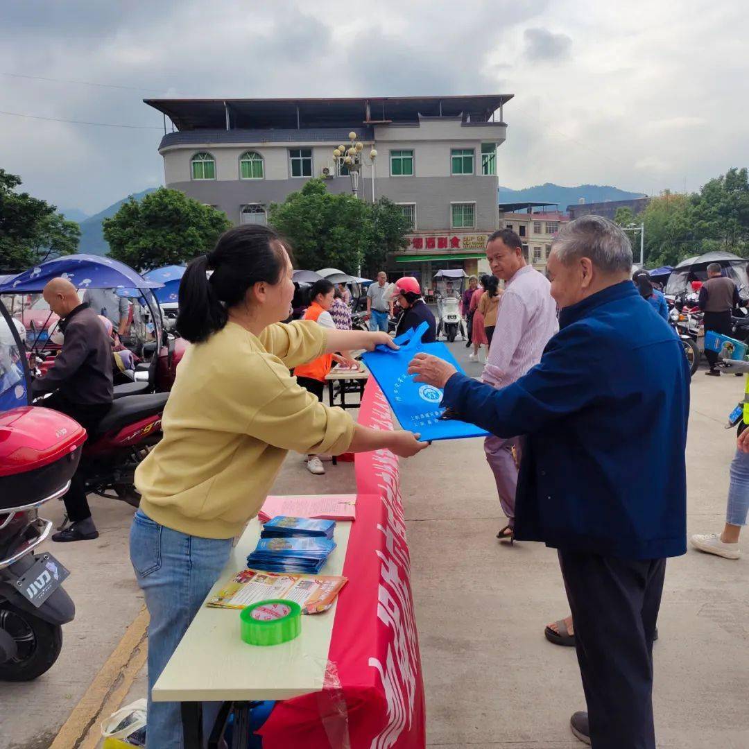 旧县镇开展512防灾减灾日集中宣传活动