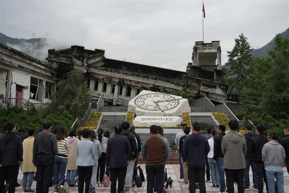 汶川地震默哀图片图片