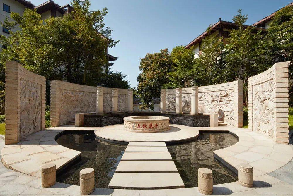 包括从都大会堂,凤凰华韵厅从都厅和行政董事会议室许多全大型峰会